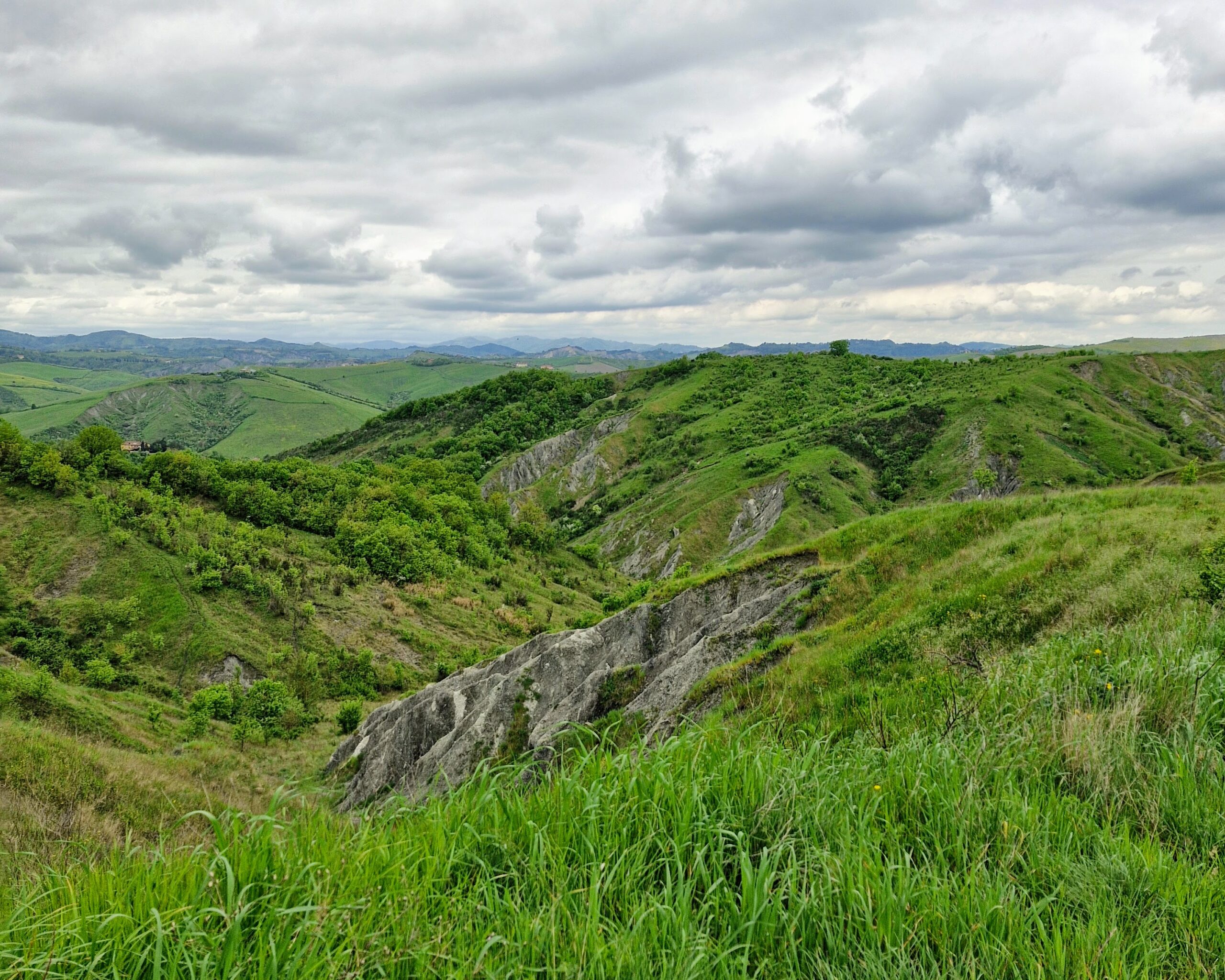 trekking nei colli bolognesi, percorsi fra i calanchi e gessi bolognesi